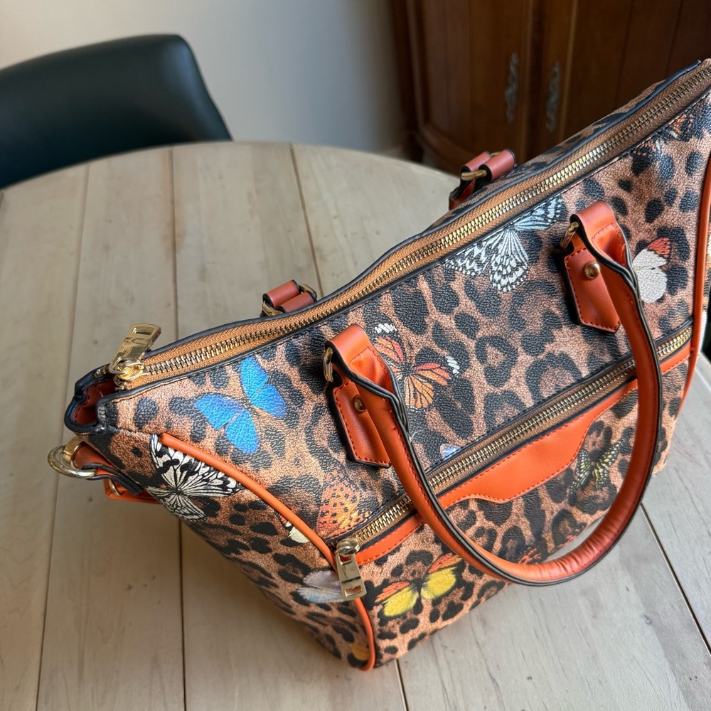 Purse bag, tote, wallet, makeup bag, three-piece set leopard and butterfly print - Picture 17 of 17